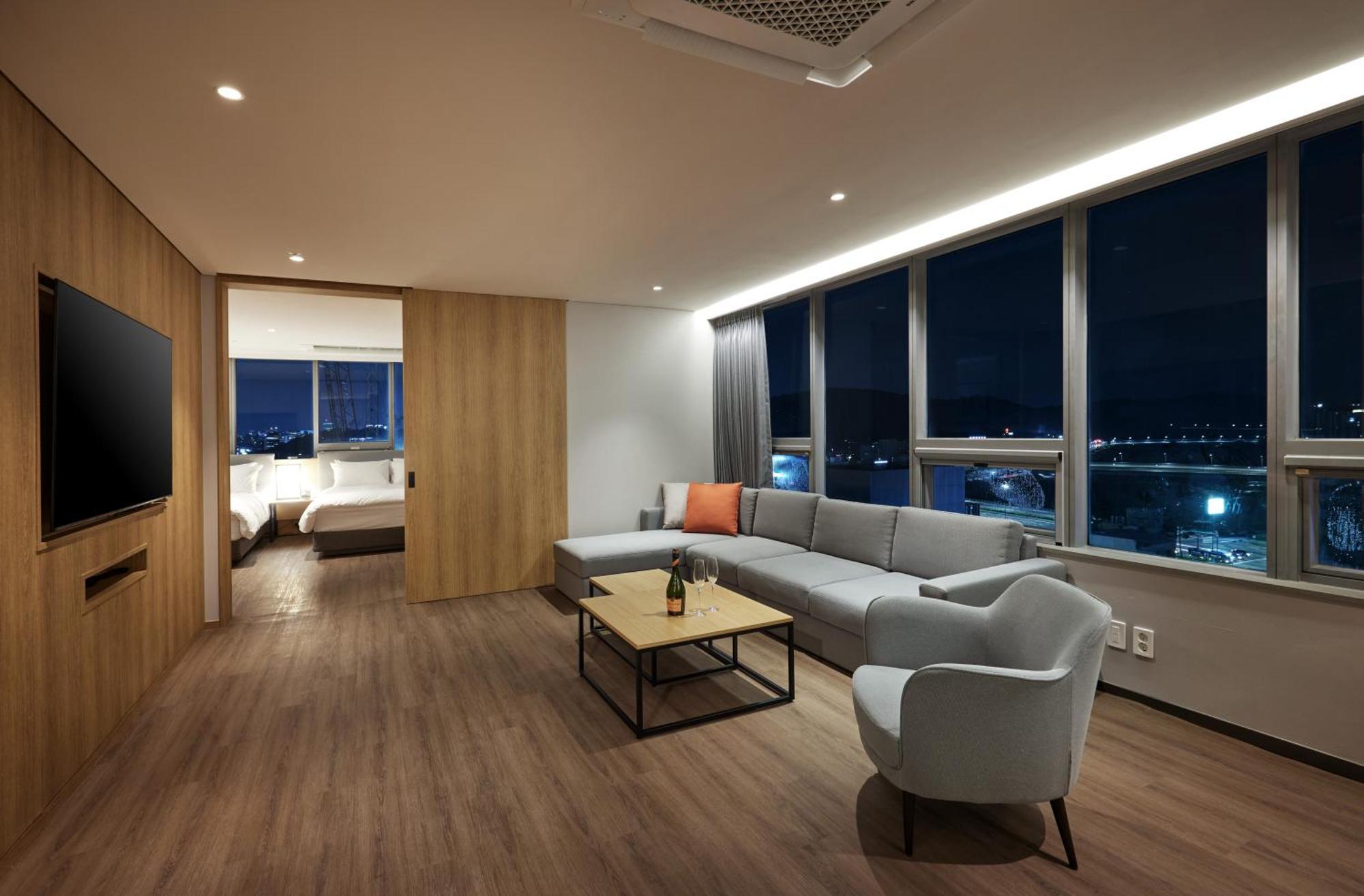 Hotel Interciti Теджън Екстериор снимка